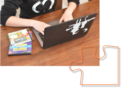 Das Kind lernt selbstständig mit didaktischem Computerprogramm